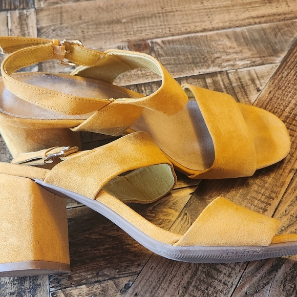 Old Navy Block Heel Sandals in Mustard Suede Size 10 - Picture 13 of 15